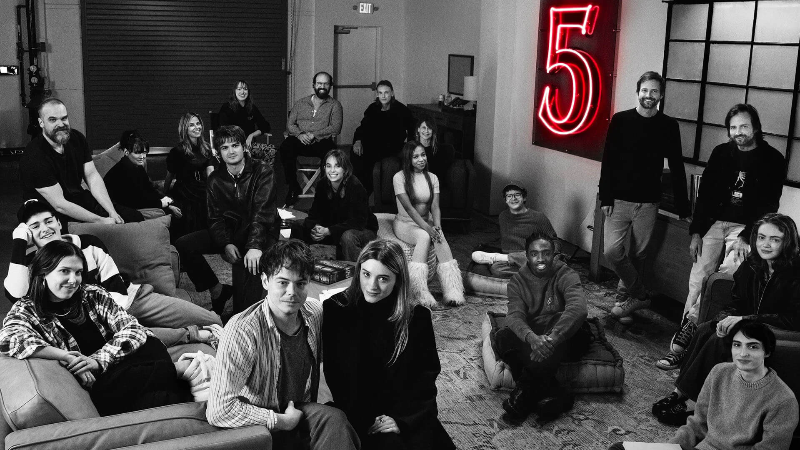 Image STRANGER THINGS SEASON 5 HINGGA BAND ON STREET HYPE LAGI