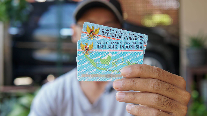 Image WARGA BER-KTP DKI HARUS CETAK ULANG, FOTO LAGI GAK YA?